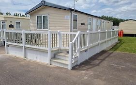 8 Berth Deluxe Caravan Pg31
